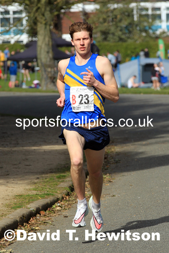 Senior Mens Northern 12 Stage Road Relay, 2022 Northern 12 and 6 Stage Road Relays,  Birkenhead Park, Birkenhead, Wirral.  Photo: David T. Hewitson/Sports for All Pics